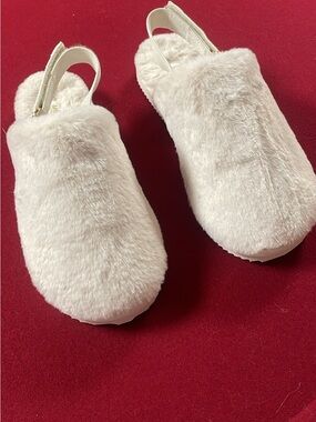 MK Cozy Faux Fur Slippers - 9